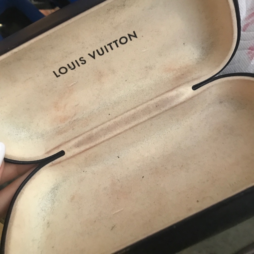 Authentic LV sunglasses - Picture 8 of 8